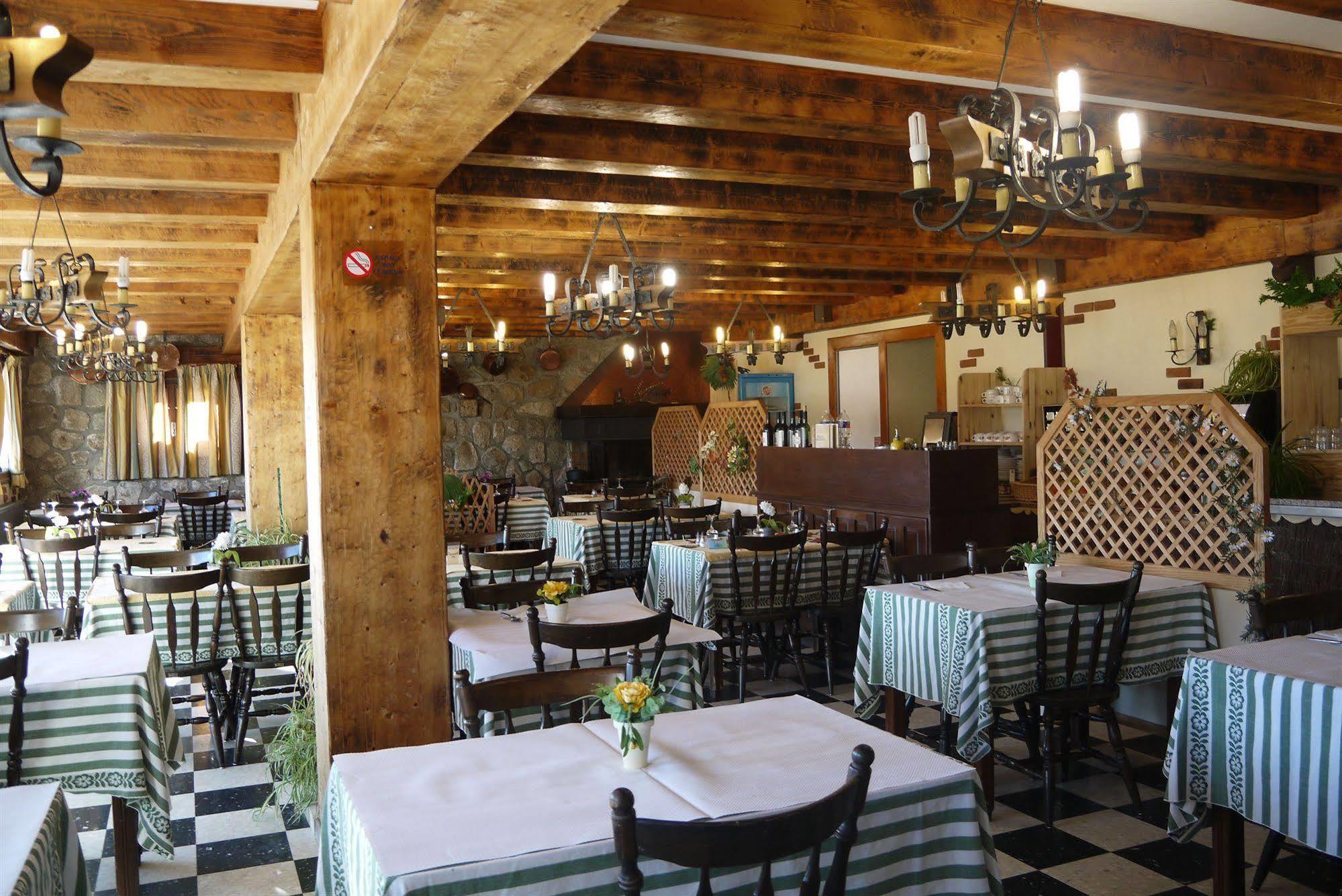 Hotel L'Oustalet Font-Romeu-Odeillo-Via Eksteriør billede