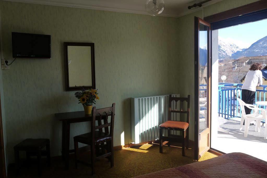 Hotel L'Oustalet Font-Romeu-Odeillo-Via Eksteriør billede